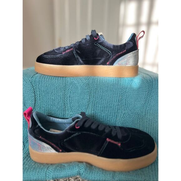 Steve Madden Low Top Platform Sneakers - Picture 1 of 7